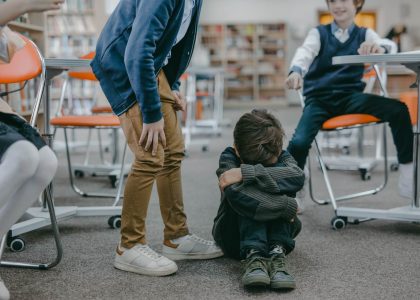 Cum pot elevii să-și protejeze colegii de bullying?