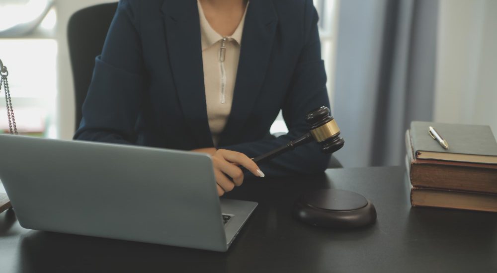 avocat specializat în dreptul muncii
